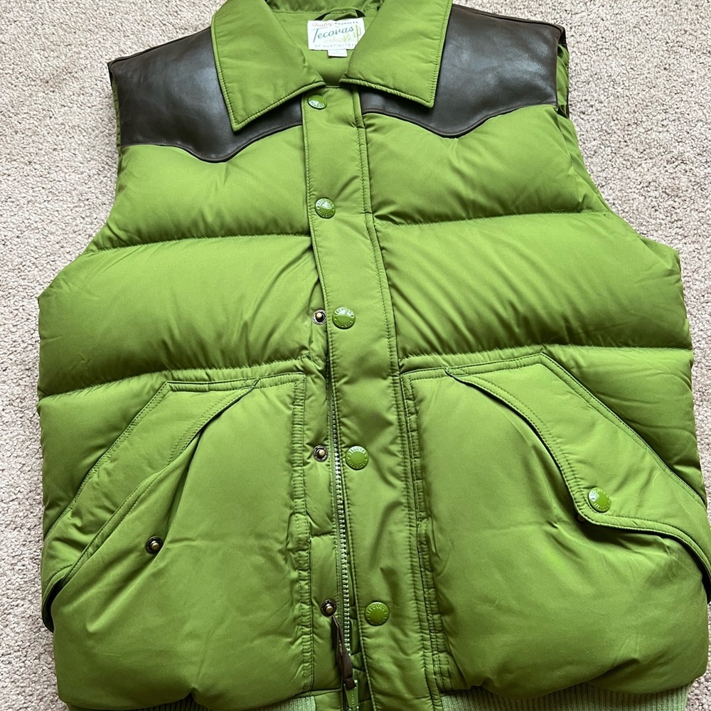 Tecovas Green Puffer vest. Size small.